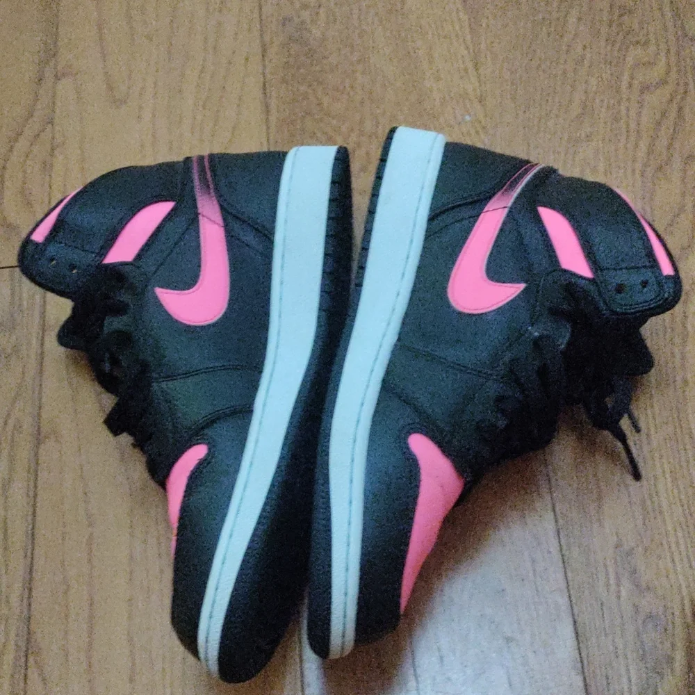 Air Jordan 1 Retro High Sneakers - Black and Pink
